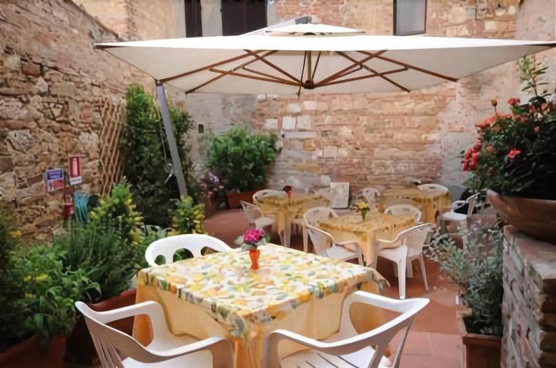 Albergo Duomo Montepulciano Stazione Exteriör bild