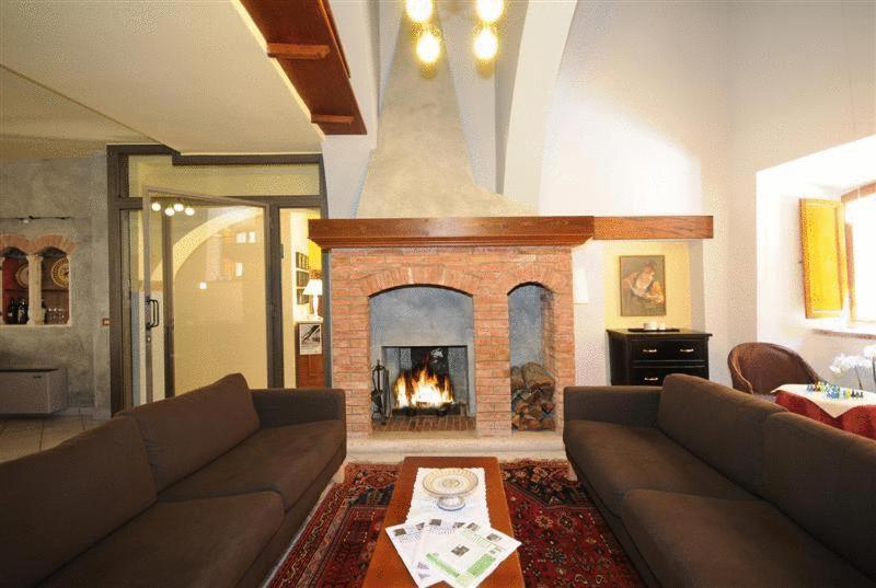 Albergo Duomo Montepulciano Stazione Exteriör bild
